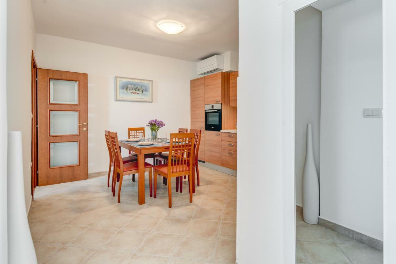 Apartmani Mirta Omiš Dış mekan fotoğraf